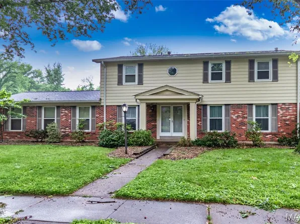 10728 Forest Path Dr, Saint Louis, MO 63128