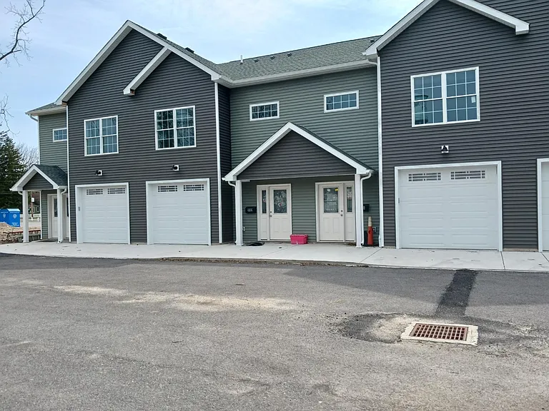 442 Main St — Photo 1