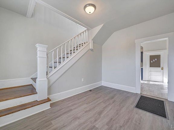2nd image of 644 Montrose Ave SE