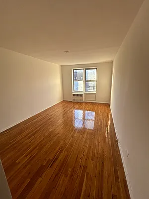 Rented by Manhattan Realty Group | media 19