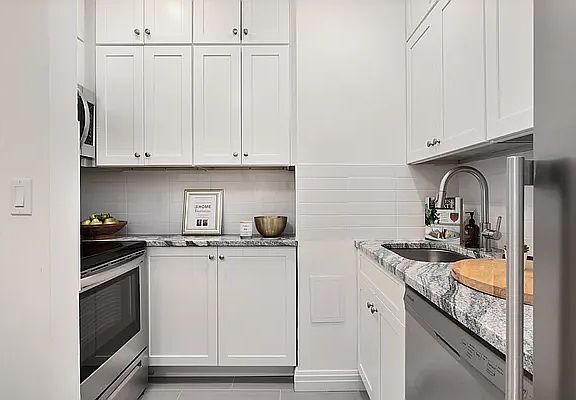 4th image of 20 W 72nd St APT 503