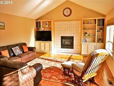 Vaulted Family Room