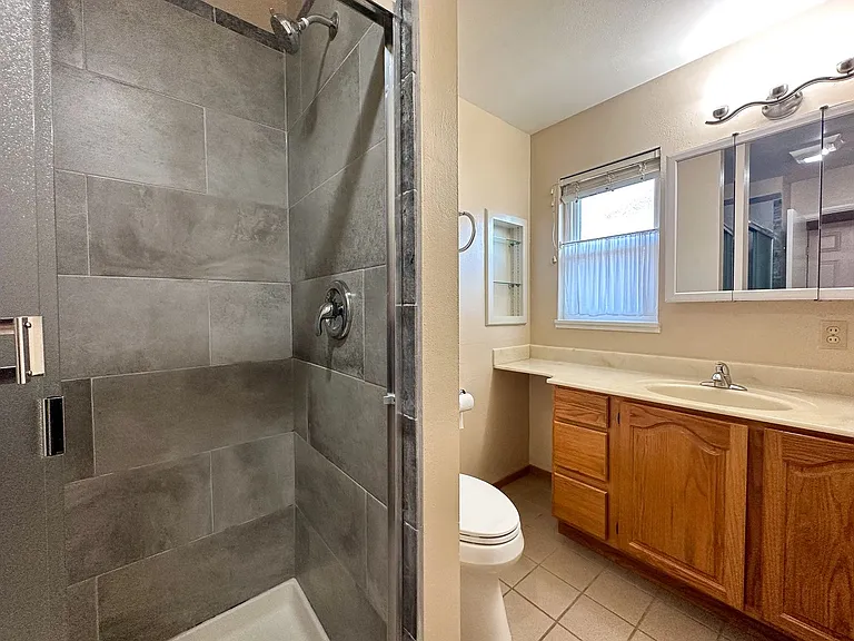 1727 Coralee Dr — Photo 10