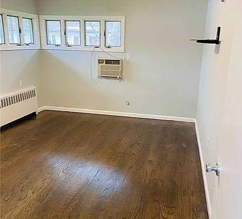 2nd image of 506 Longacre Ave