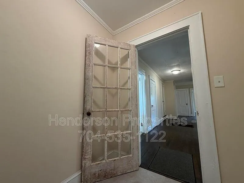 3 bed, 2.0 bath, 2008 sqft, $1,725 — Photo 2