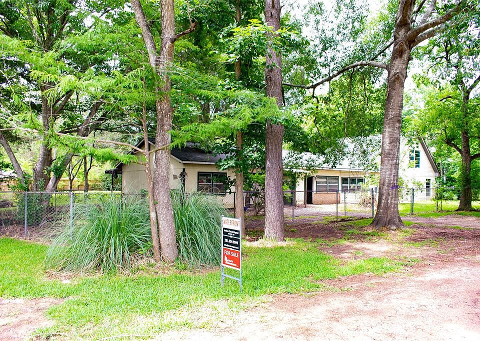 1st image of 123 Shady Ln