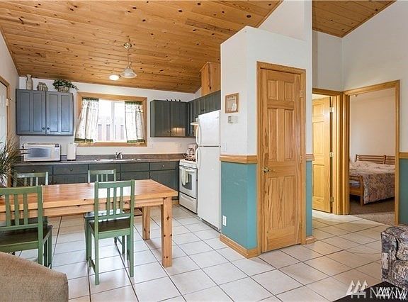 5th image of 475 SE Barrington Dr