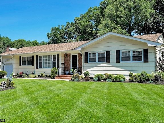2nd image of 4 Howland Cir