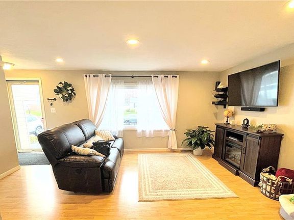 4th image of 6116 Gaspe Ln