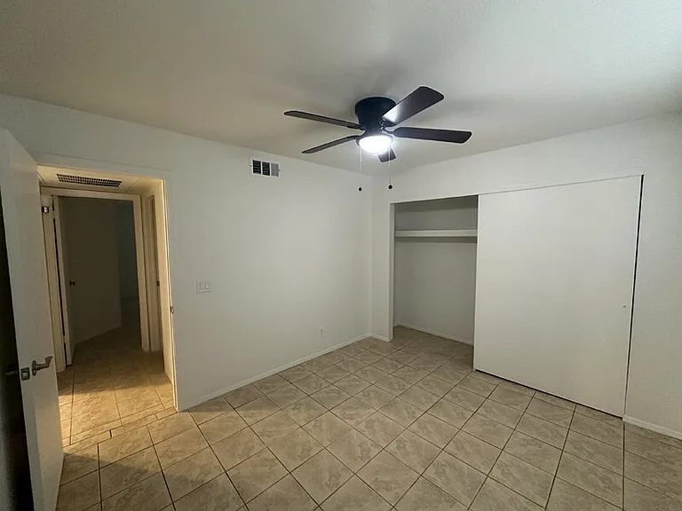 1559 W Mercer Ln — Photo 12