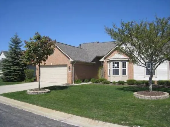 252 Shore Brook Ln #1, Commerce Township, MI 48390
