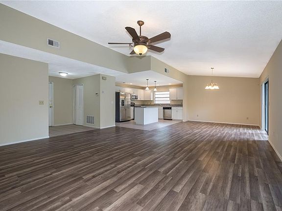 3rd image of 7645 Clubhouse Estates Dr