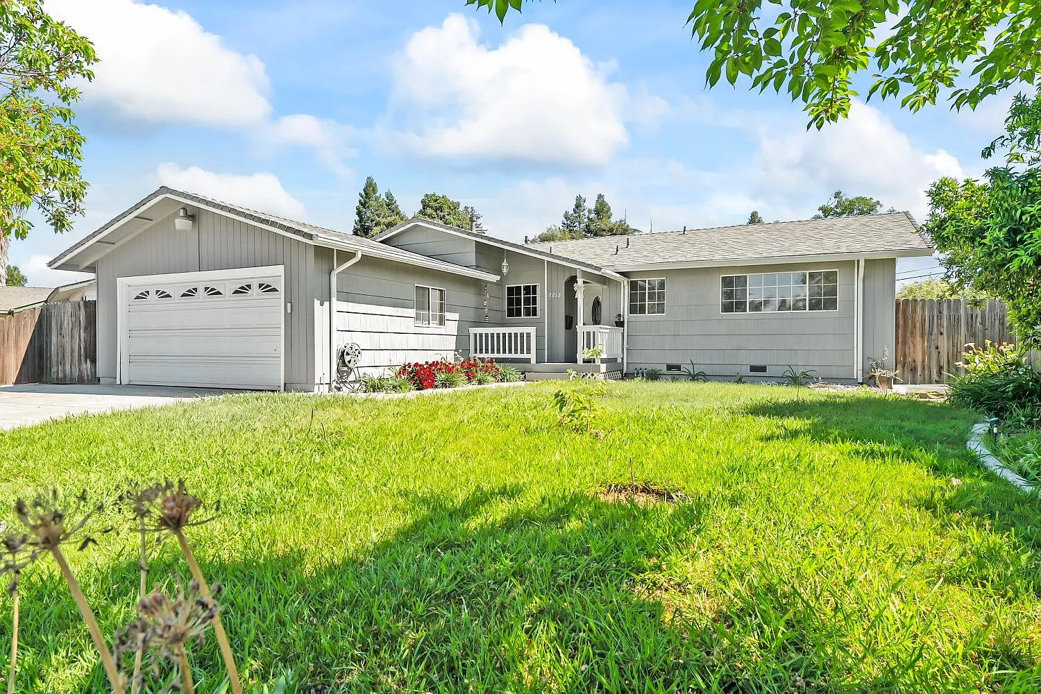 2212 Cervantes Dr photo 1