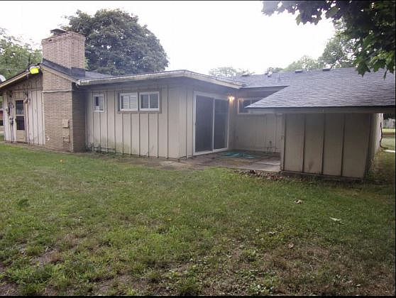 2nd image of 1802 Greenbriar Ln