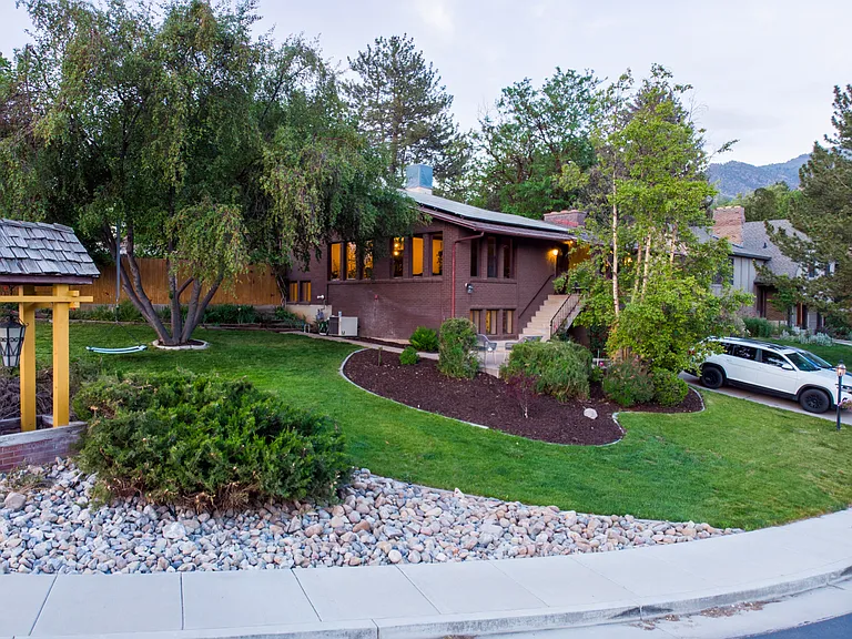 1041 Lamplighter Dr — Photo 43
