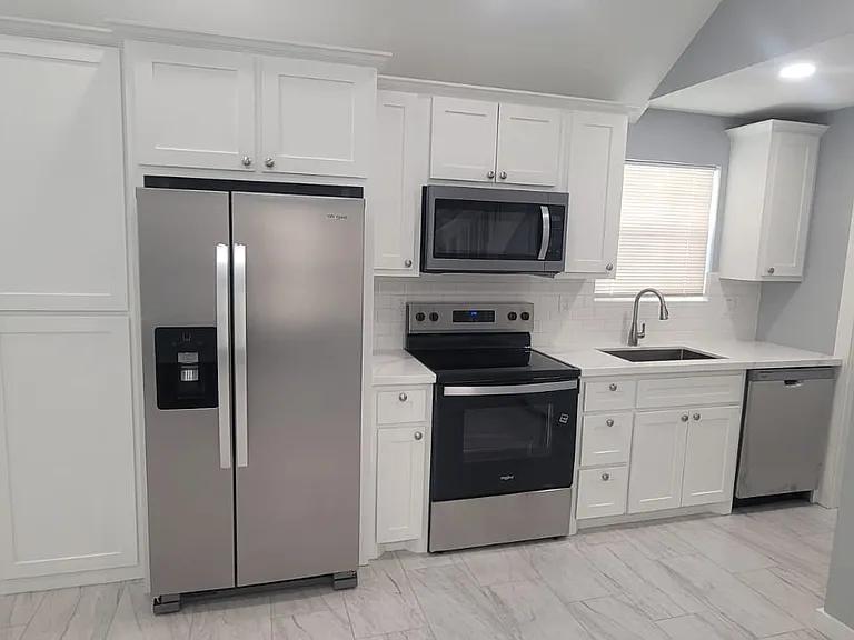 2817 Avenue L — Photo 2