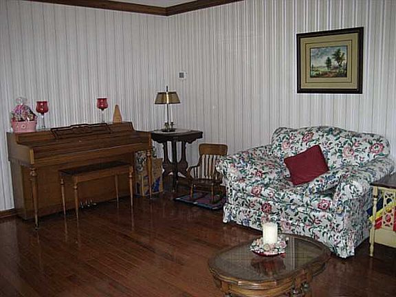 3rd image of 9722 Camelot St