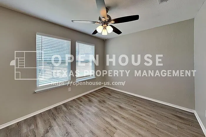 1056 Silver Spur Ln — Photo 7