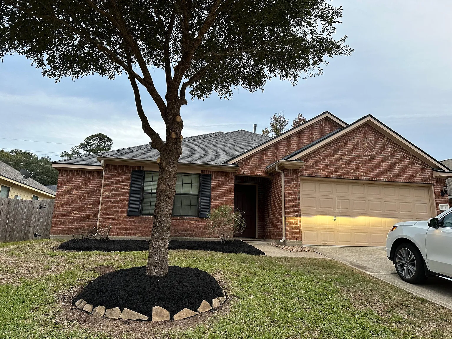 3 bed, 2.5 bath, 2039 sqft, $2,100 — Photo 2