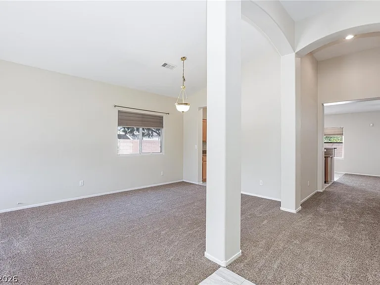 2598 Highland Cliff Dr — Photo 9