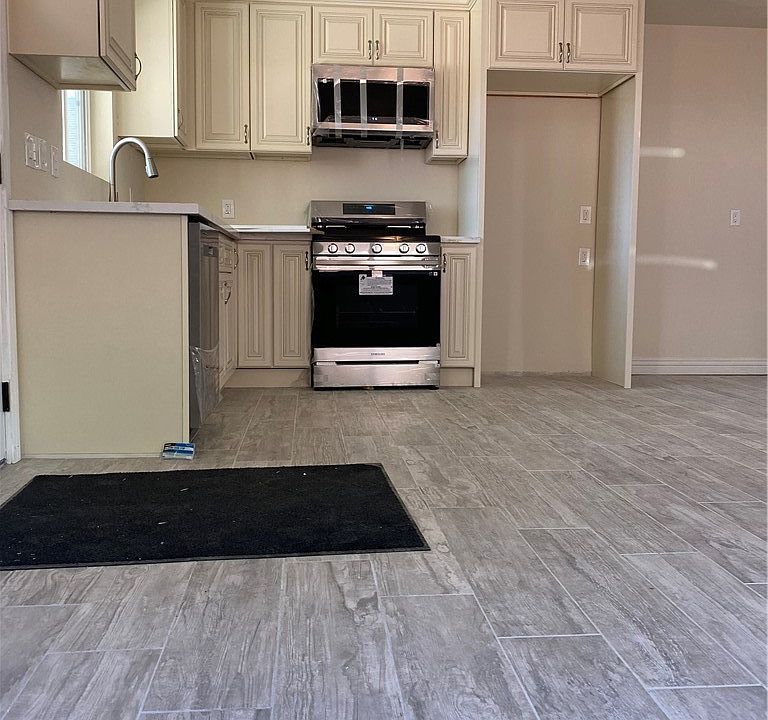 1st image of 1727 W Santa Ana Blvd