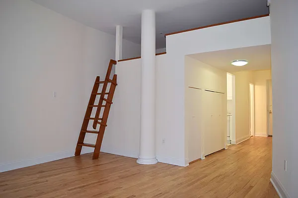 Rented by Manhattan Connection | media 9