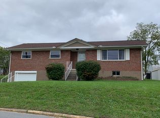 522 Summerlee Ave, Oak Hill, WV 25901