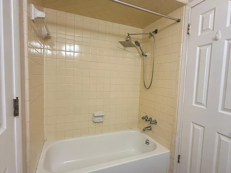 470 Crabapple Ct #D — Photo 19