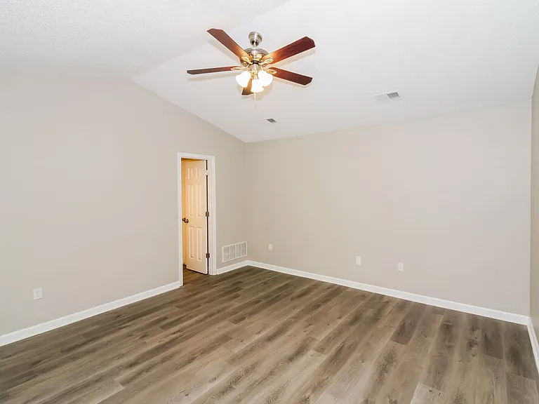 8153 Green Valley Cv — Photo 10