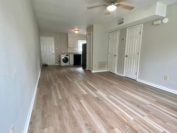 3rd image of 900 Junius St APT D