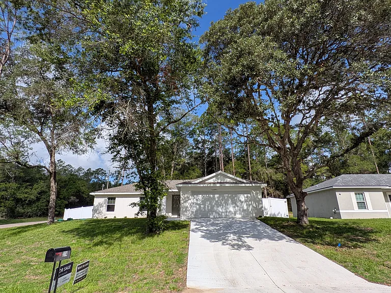 214 E Caldwell Dr — Photo 2