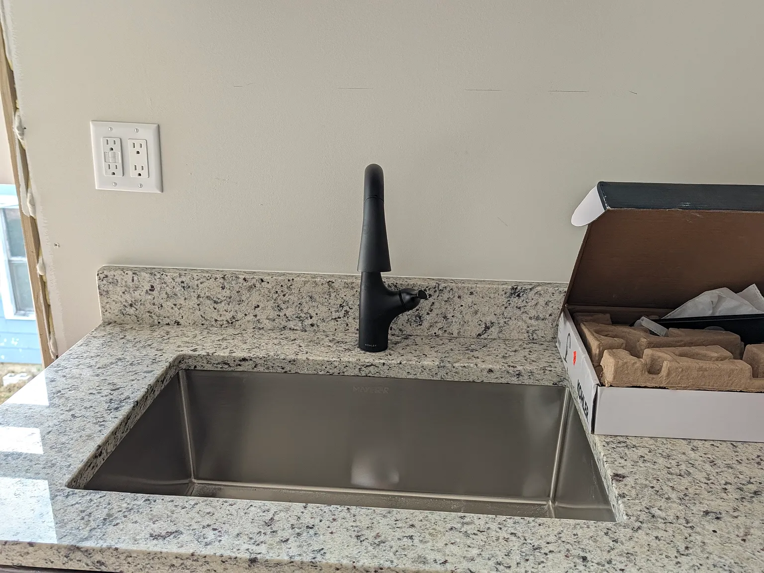 2 bed, 1000 sqft, $1,800 — Photo 2