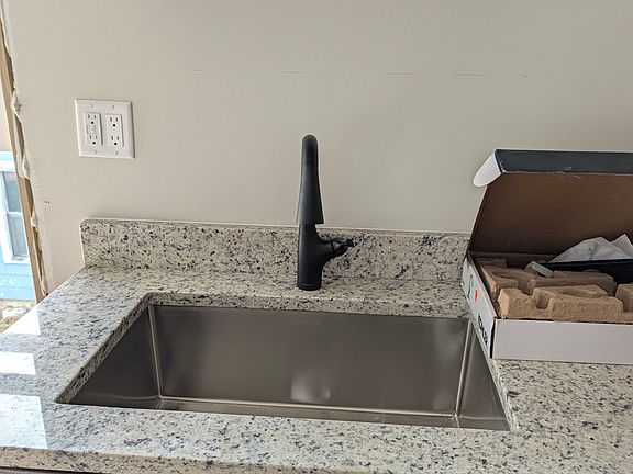 2nd image of 407 Grant Pl #2