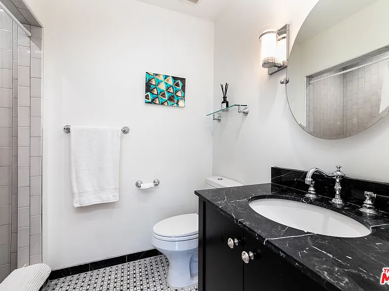 1761 N Orange Grove Ave — Photo 12