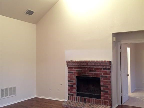 4th image of 2409 Lakeshore Dr