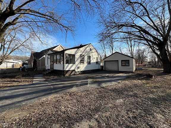 2nd image of 17 W 40th St