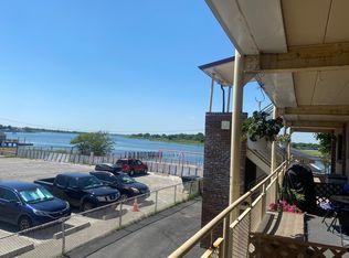 9 Beach Walk APT 4, Island Park, NY 11558