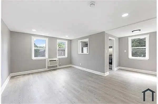 Building Photo - 2607 Fairview Ave #A