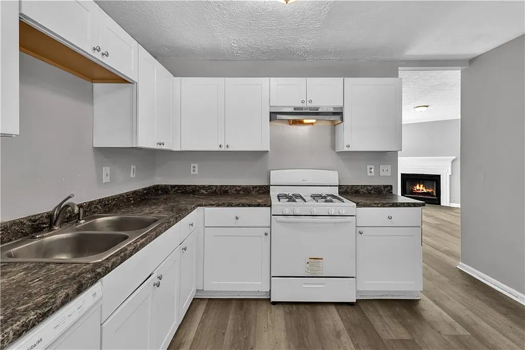 4 bed, 3.5 bath, 1408 sqft, $1,650 — Photo 4