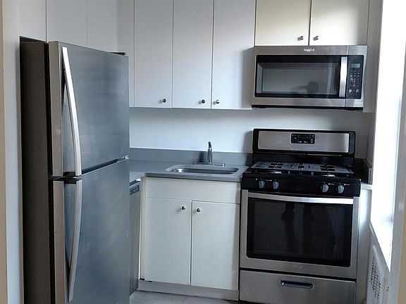 4th image of 170 E 4th St APT 2K