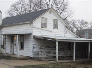 305 S Maple St, Monticello, IA 52310