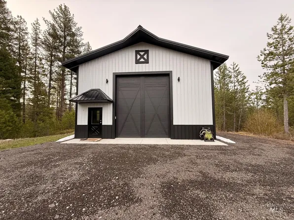 11 Sawtooth Loop, Cascade, ID 83611