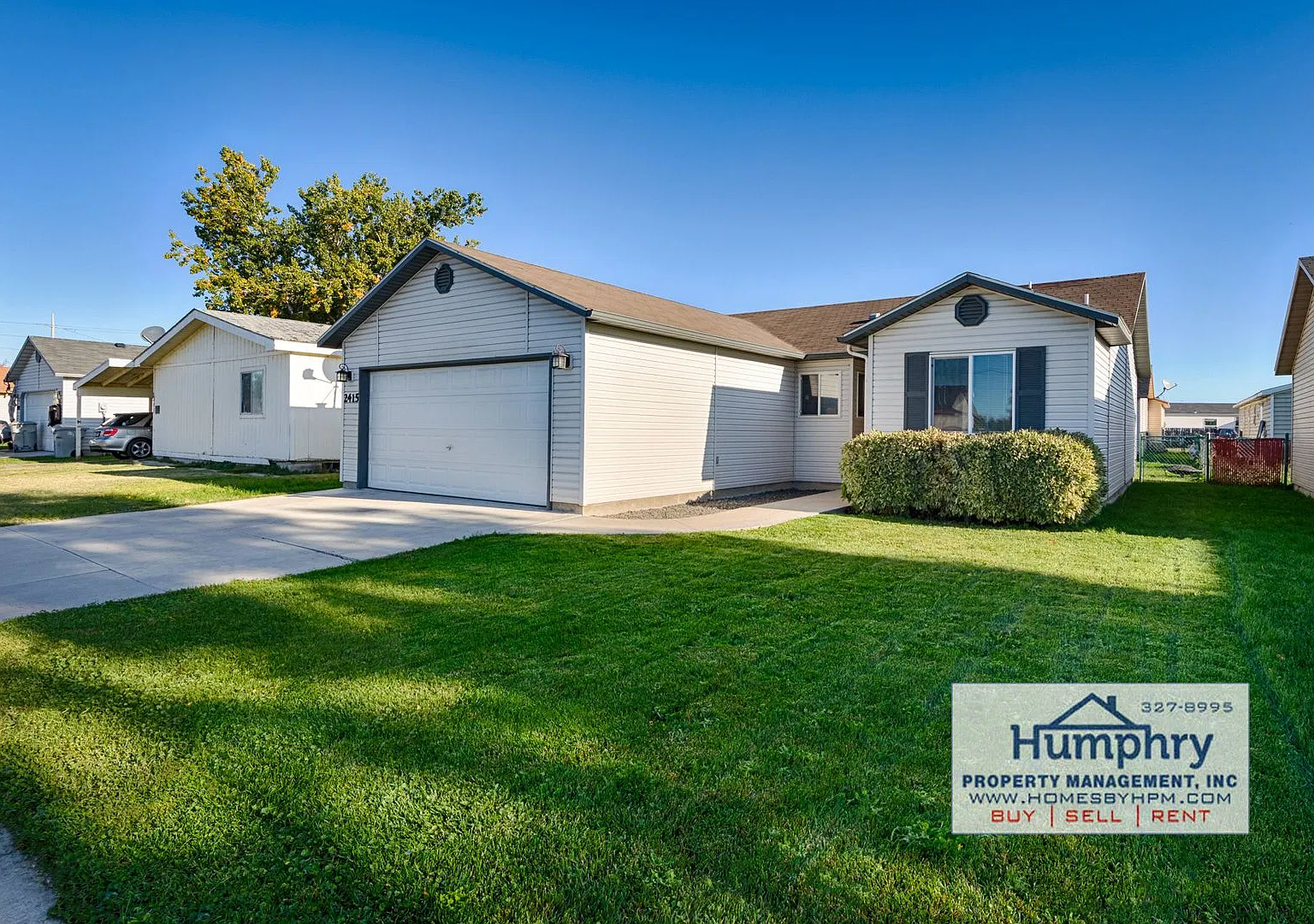 Welcome to this charming 3-bedroom, 2-bathroom home located in the desirable area of Caldwell, ID. — Photo 2
