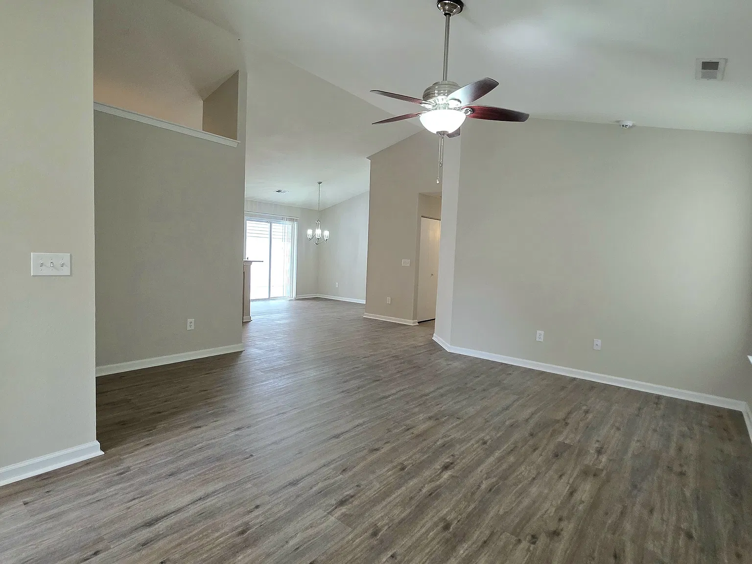 3 bed, 1224 sqft, $2,000 — Photo 3