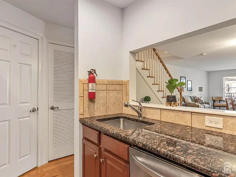 112 N Broadway St #C — Photo 15