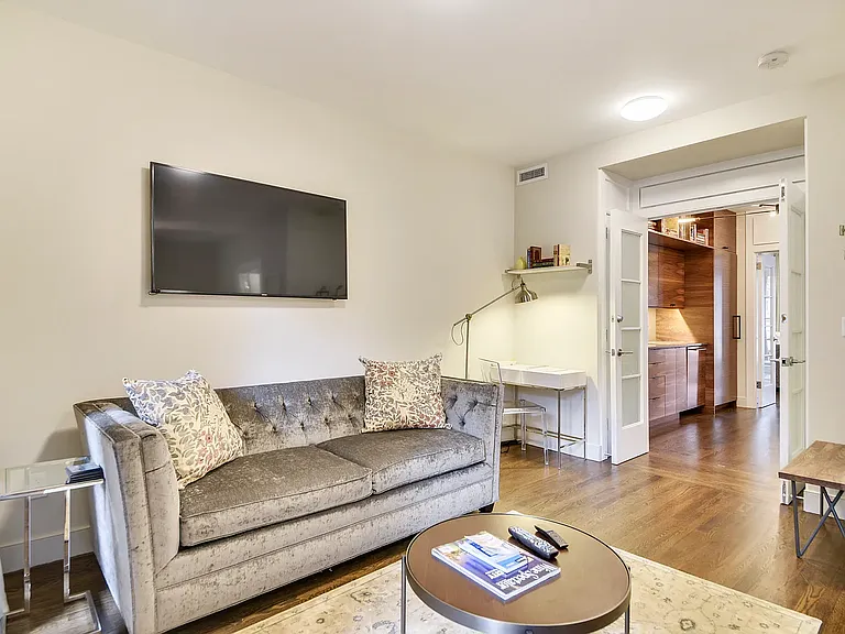 206 E 20th St #PENTHOUSE — Photo 12