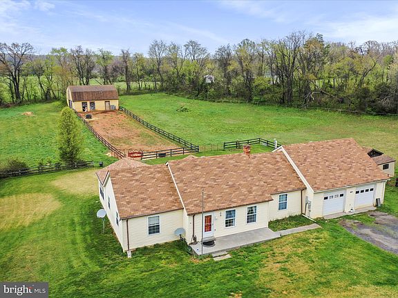 3rd image of 743 Shannon Woods Dr