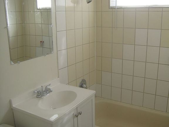 3rd image of 384 N 14th St APT 3