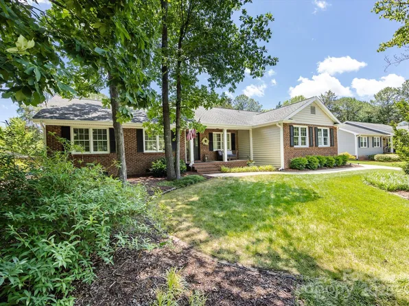 4925 Cedarforest Dr, Charlotte, NC 28226