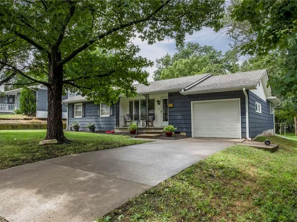 504 N Walnut St, Paola, KS 66071